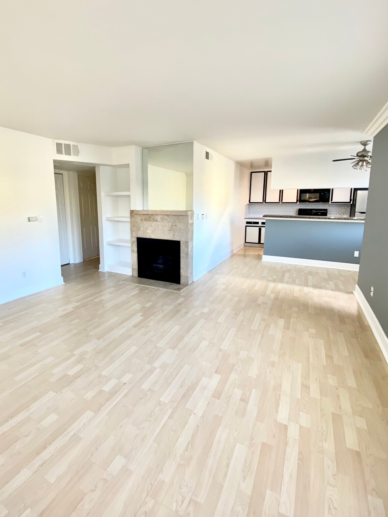 Building Photo - 7045 Woodley Ave