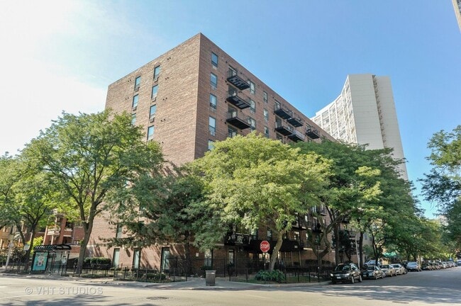 Primary Photo - Spacious 2 Bed 2 Bath, East Lakeview