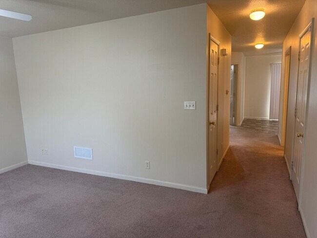 Building Photo - 120/122 E Cornhill St. Cameron, MO 64429