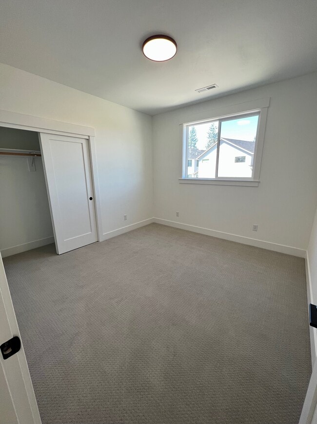 Building Photo - 107 Golf Vw Dr