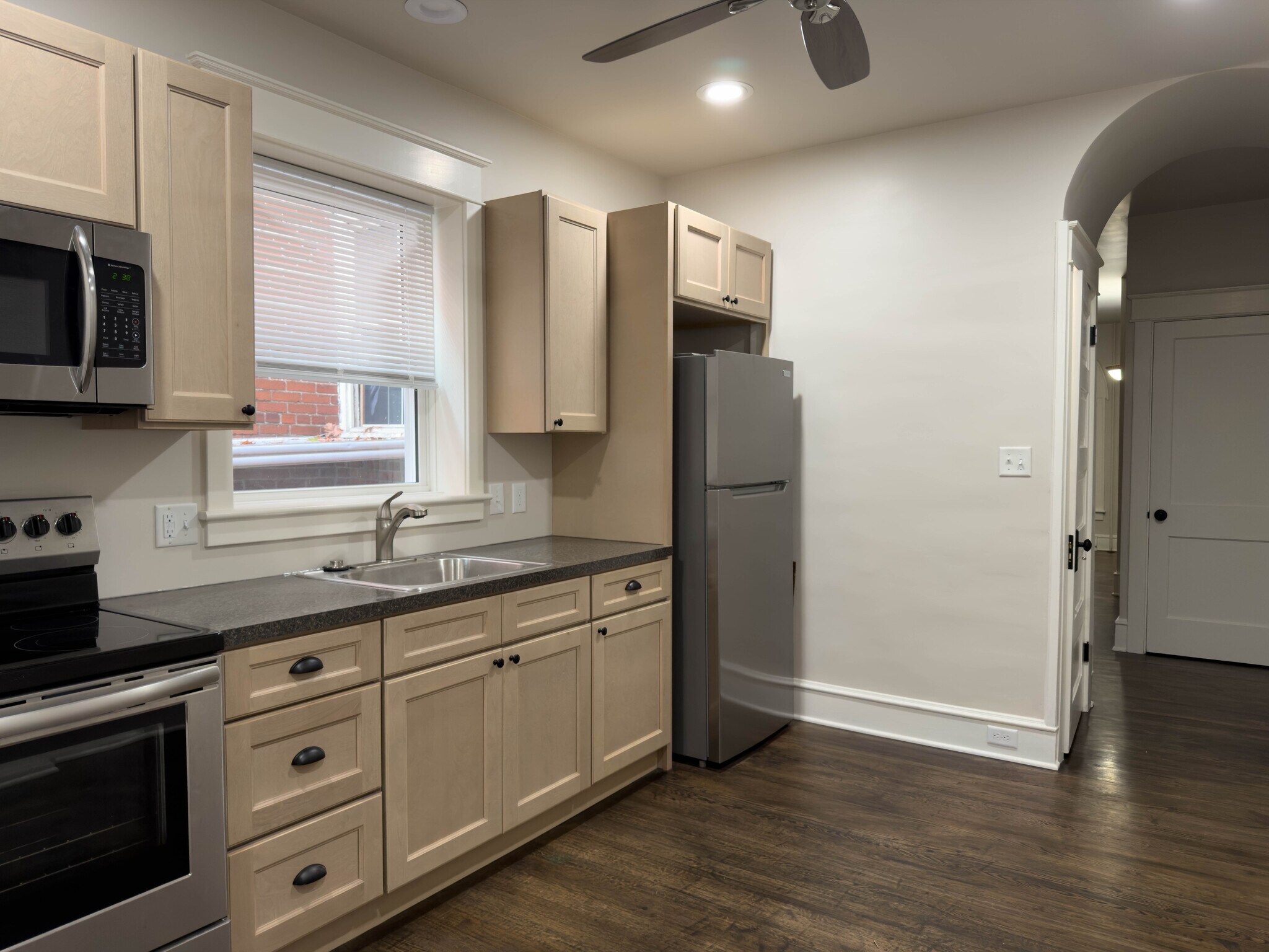 Building Photo - 216 W Main St