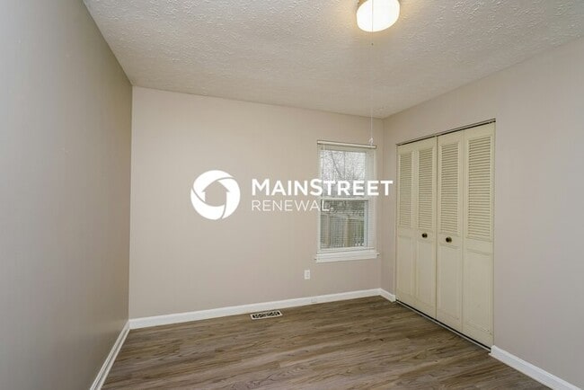 Building Photo - 4 Bedroom Pet-Friendly Home in Louisville,...