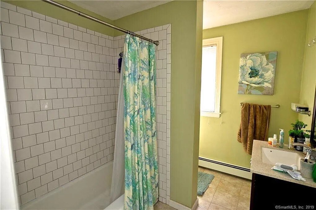 Building Photo - 83 Kneen St