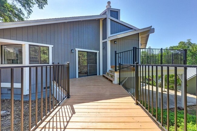Building Photo - 23986 Oakmont Way