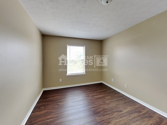 Building Photo - 720 Burr Oak Drive