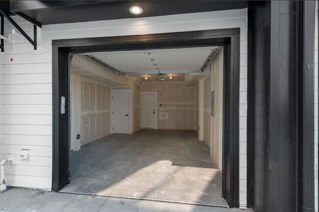 Building Photo - 4925 W 10th Ave