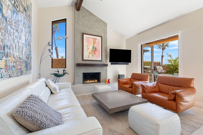 Building Photo - 49069 Mariposa Dr