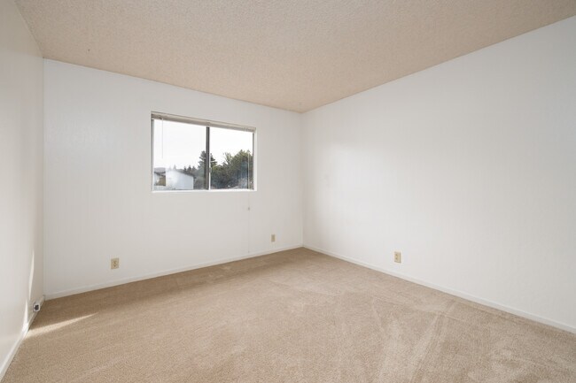 Building Photo - 300 American Canyon Rd