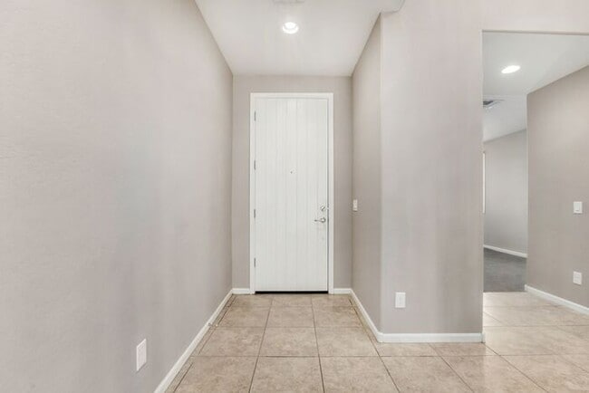Building Photo - Beautiful Gilbert home located in the desirable Windhaven community!
