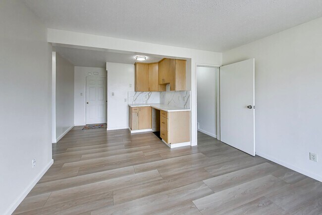 Building Photo - Beautiful 4-Bedroom, 2-Bathroom Daly City Home for Rent