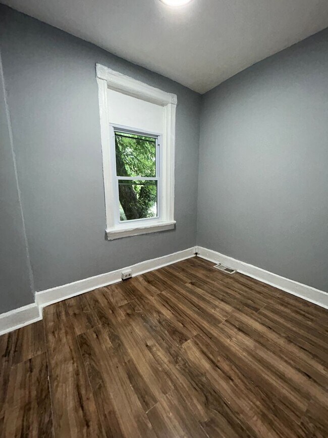 Building Photo - 414 Reservoir St