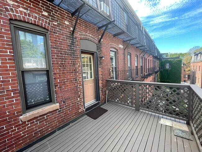 Building Photo - 49 Warren Ave