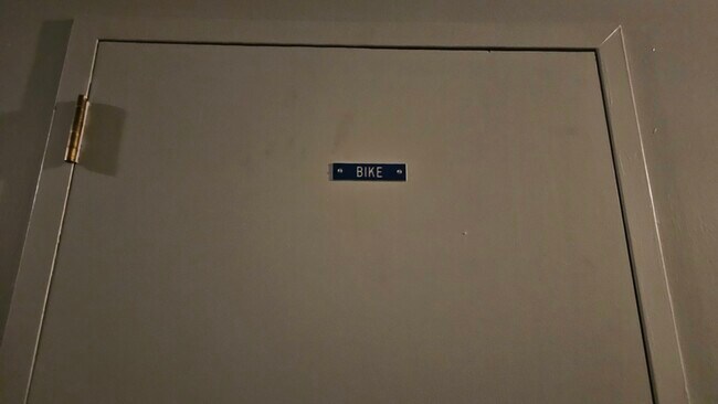 Building Photo - 729 Limerick Ln