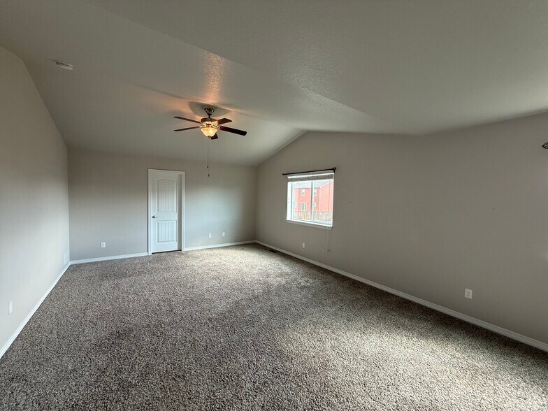 Building Photo - 6743 Phantom Way