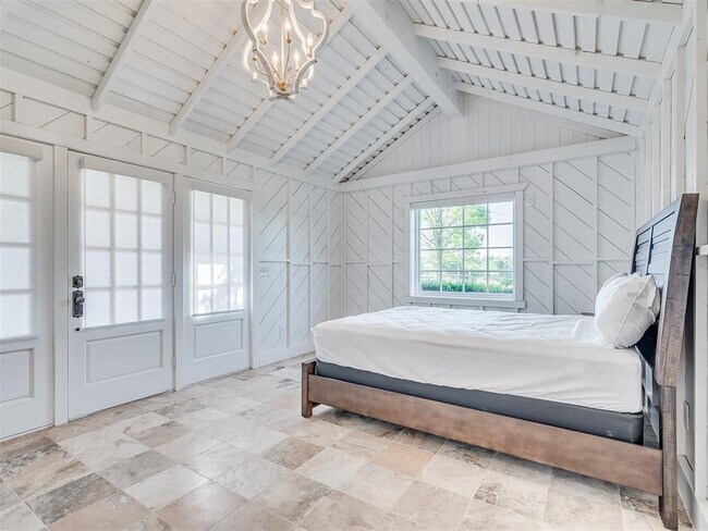 Building Photo - 1516 E Britton Rd