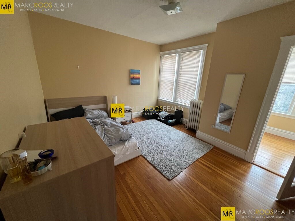 Building Photo - 59A Strathmore Rd