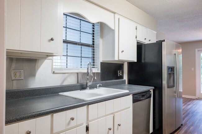 Building Photo - Great home in Wood Valley!