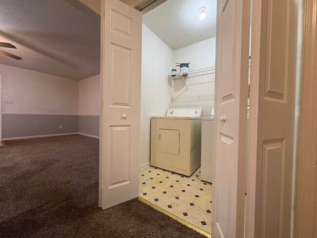 Building Photo - 1810 Sylvan Ct