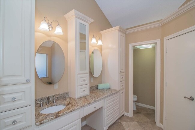 Building Photo - White Rock Highlands  4 bedrooms, 2.5 baths