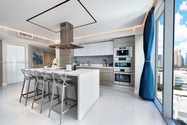 Building Photo - 300 Sunny Isles Blvd