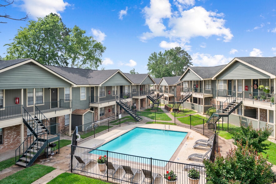 Primary Photo - Forest Gate Apartments