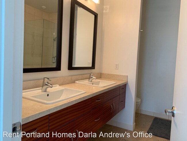 Building Photo - 1636 NW Riverscape St