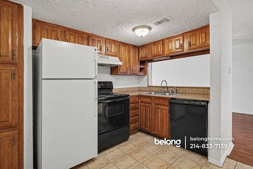 Building Photo - 232 Shady Ln Dr