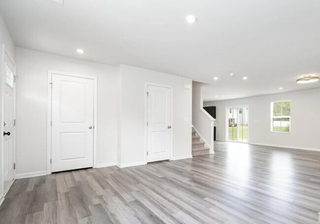 Building Photo - 1925 Pin Hook Rd