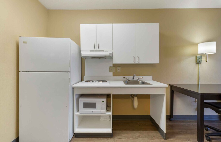 Building Photo - Furnished Studio-Chicago - Burr Ridge