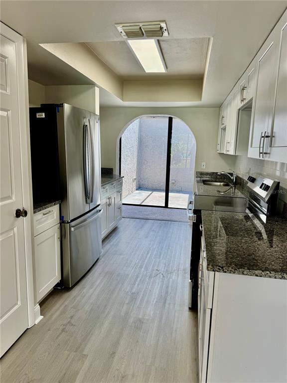 Building Photo - 633 Desoto Dr