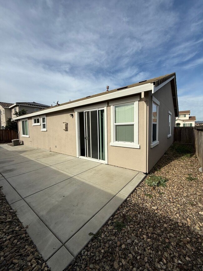 Building Photo - Corner Lot