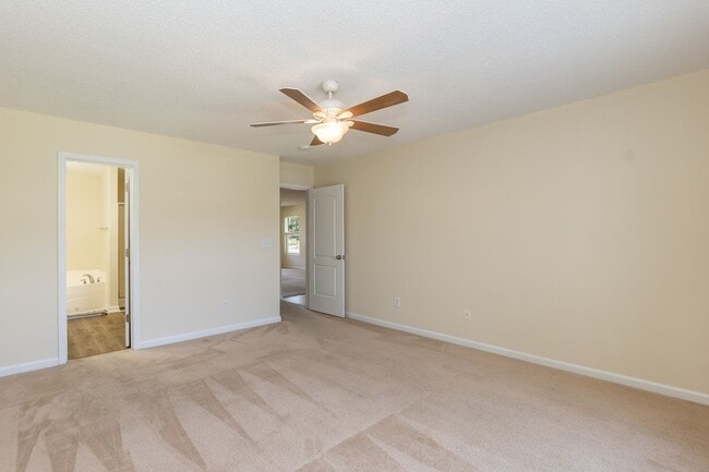 Building Photo - Four Bedroom Home!