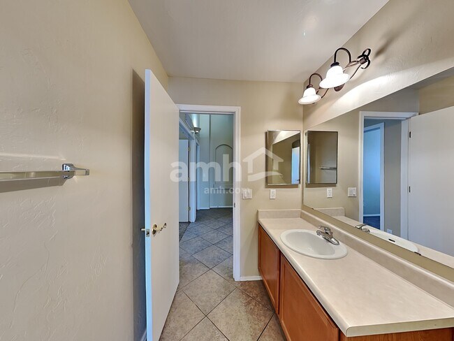 Building Photo - 4661 S Paseo Rio Bravo