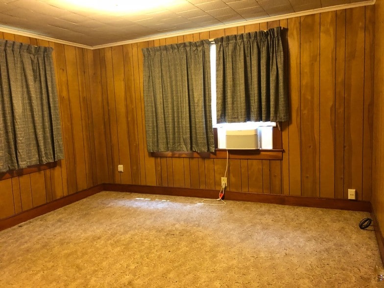 Building Photo - 505 E Coleman Ave