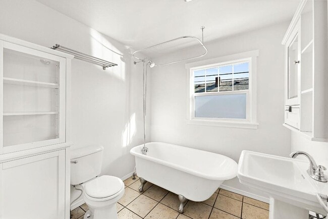 Building Photo - Modern 4-Story Townhouse in Tacoma’s Histo...