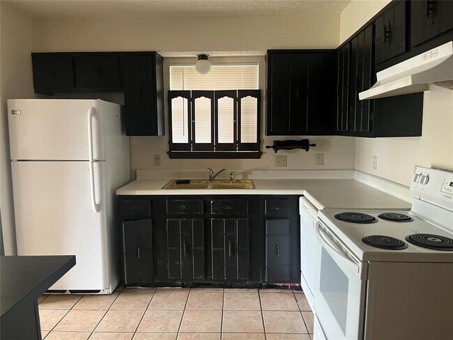 Building Photo - 6810 Lancer Ln