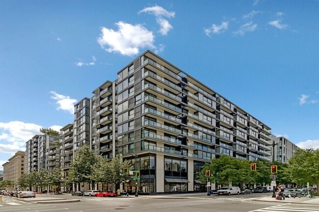 Building Photo - 920 I St NW