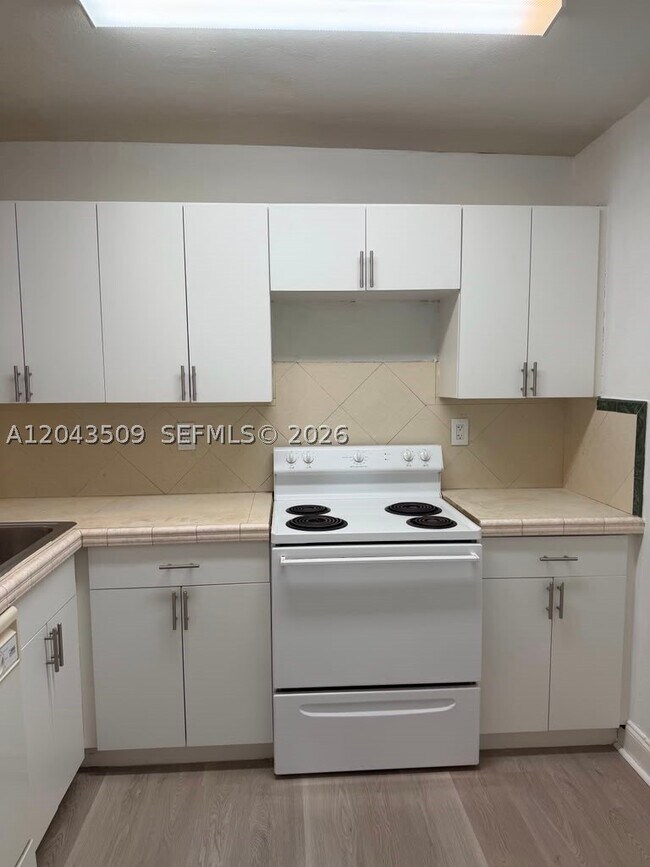 Building Photo - 492 NW 165th St