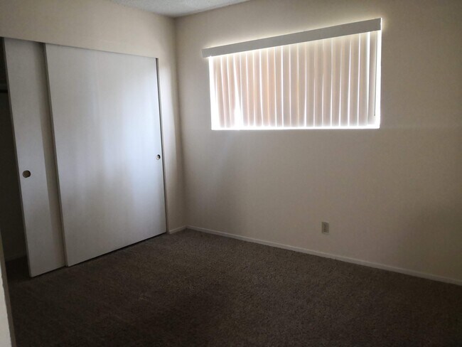 Building Photo - 1250 E Shaw Ave