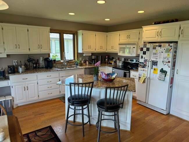 Building Photo - Gorgeous 3Br/3Ba Executive Home w/Over 3,0...