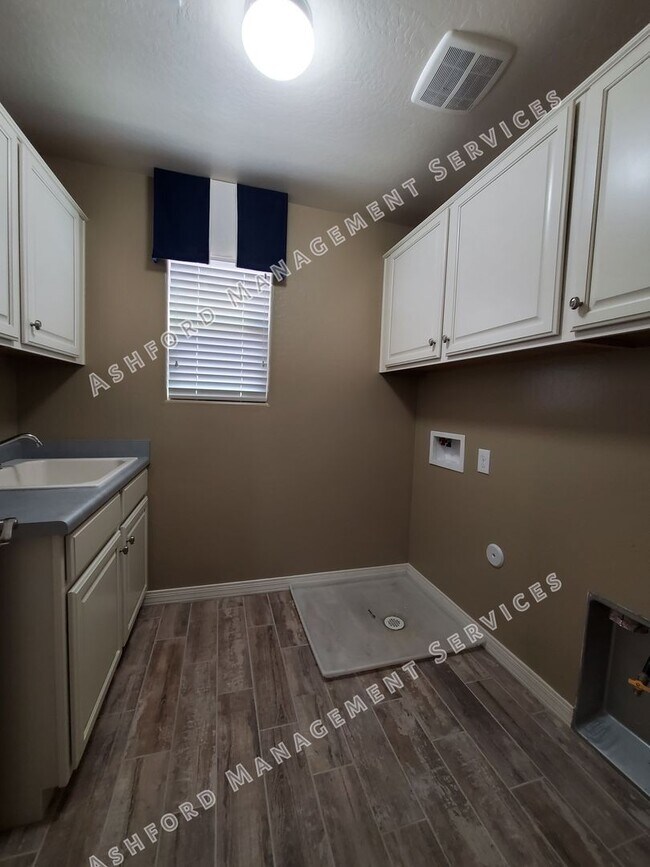 Building Photo - RANCHO CABRILLO 5 BEDROOM HOME FOR RENT