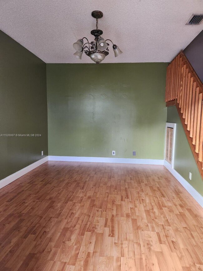 Building Photo - 820 NE 212th Terrace