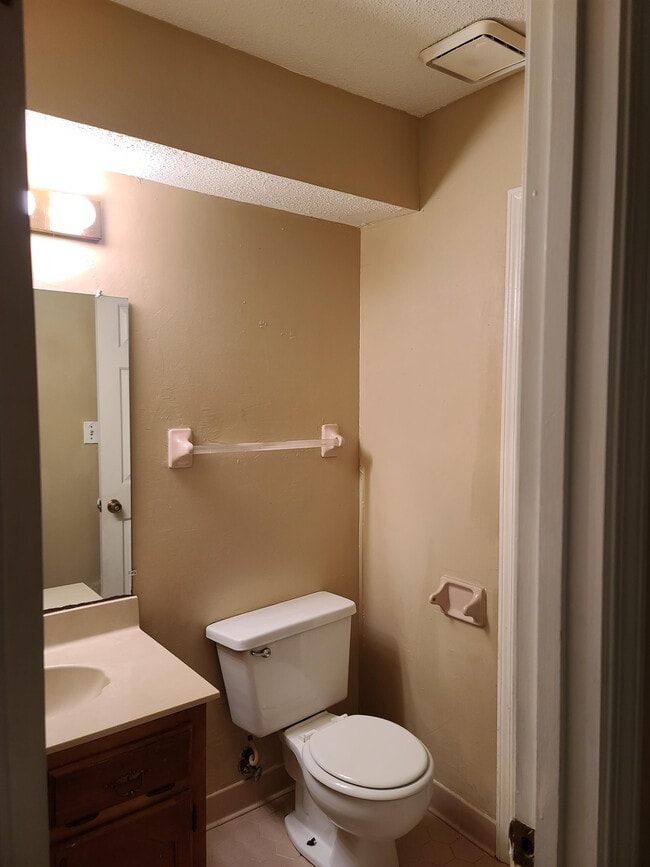 Building Photo - 5856 Jardin Pl