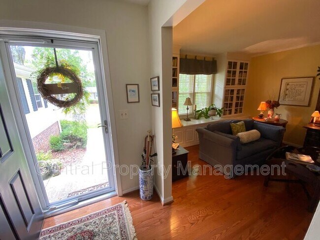 Building Photo - 4724 Coach Hill Dr