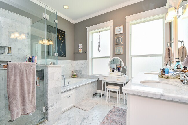 Building Photo - 2109 Bidwell Dr