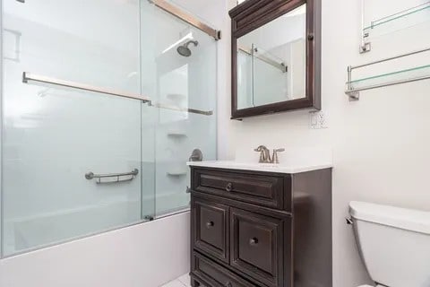 Bathroom - 1340 N Dearborn St