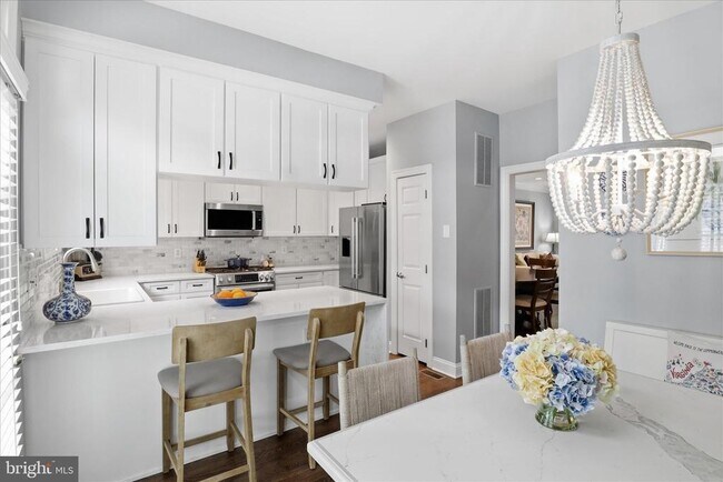 Building Photo - 308 S Fayette St