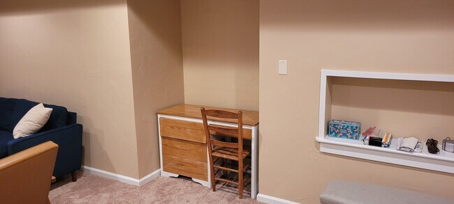 Building Photo - 365 Ponderosa Dr