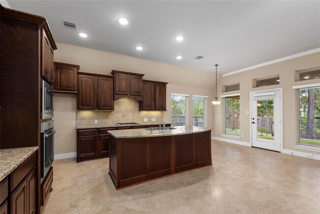 Building Photo - 196 Pine Crest Cir