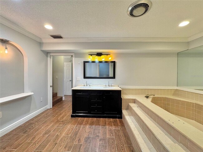 Building Photo - 2410 Hartridge Point Dr W